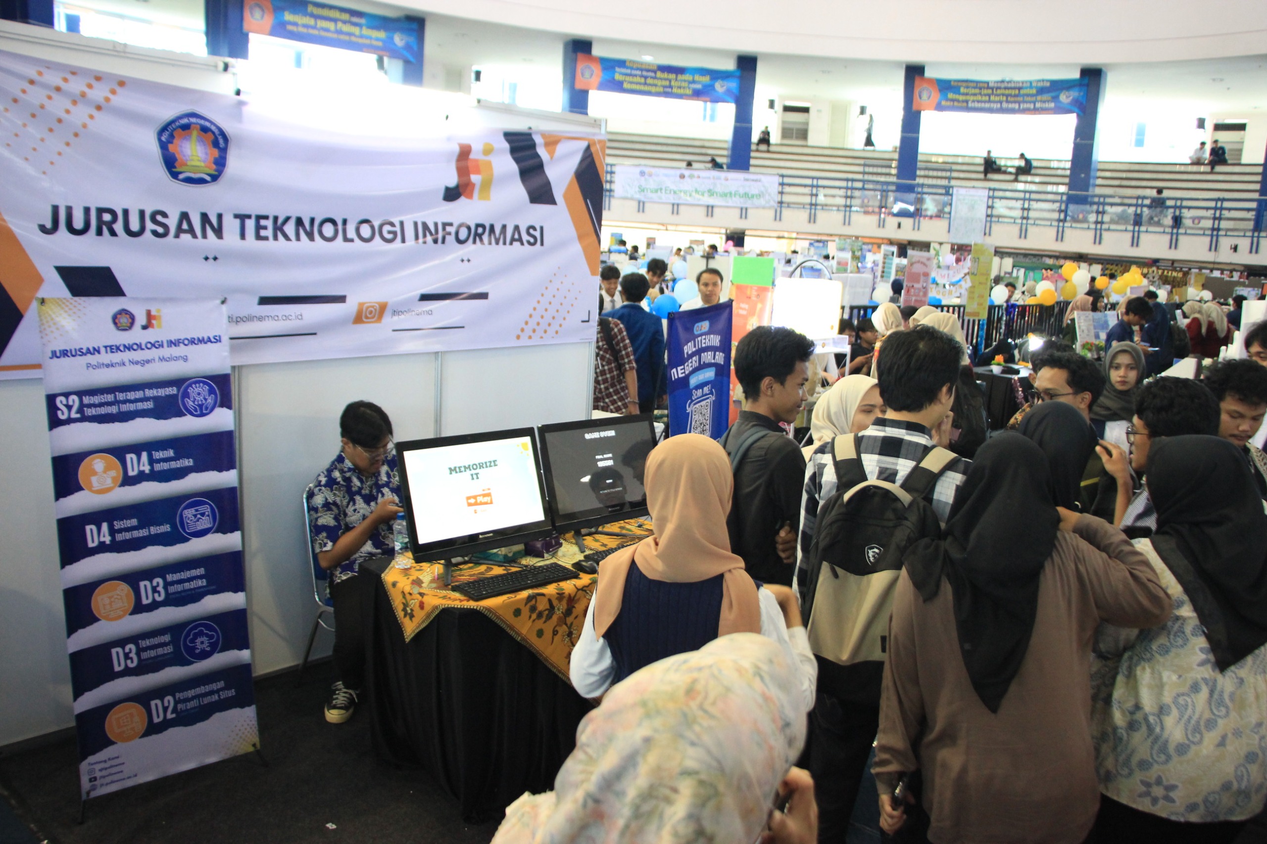 Mahasiswa Asing Salut, Sebut Expo PBL 2025 Polinema Menarik dan Interaktif