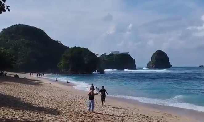Menikmati Keasrian Pantai Clungup Malang, Destinasi Wisata Pesisir Berbasis Konservasi Lingkungan