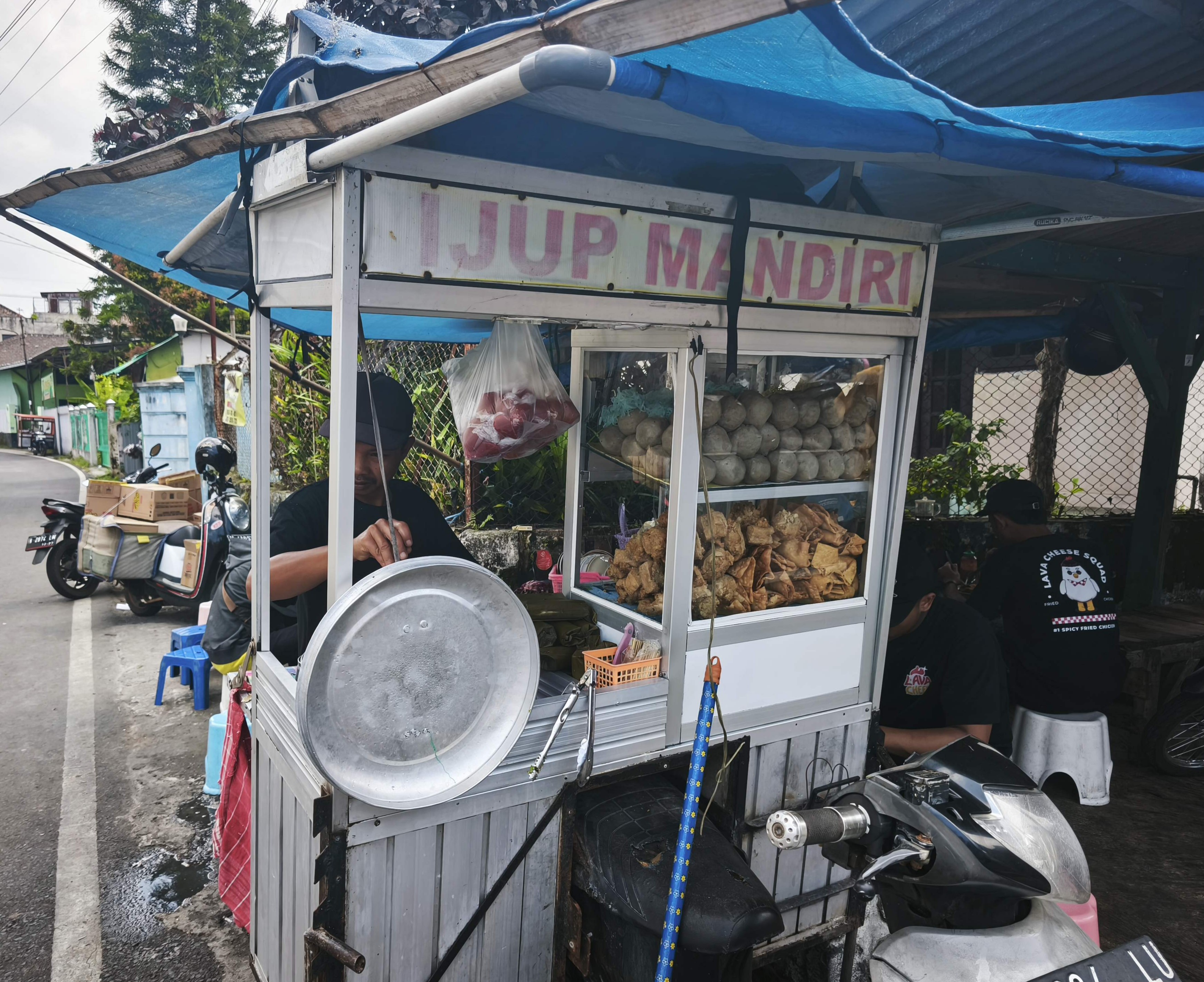 Bakso Gerobak Motor di Sisir Kota Batu, Rp10 Ribu Dipastikan Kenyang 