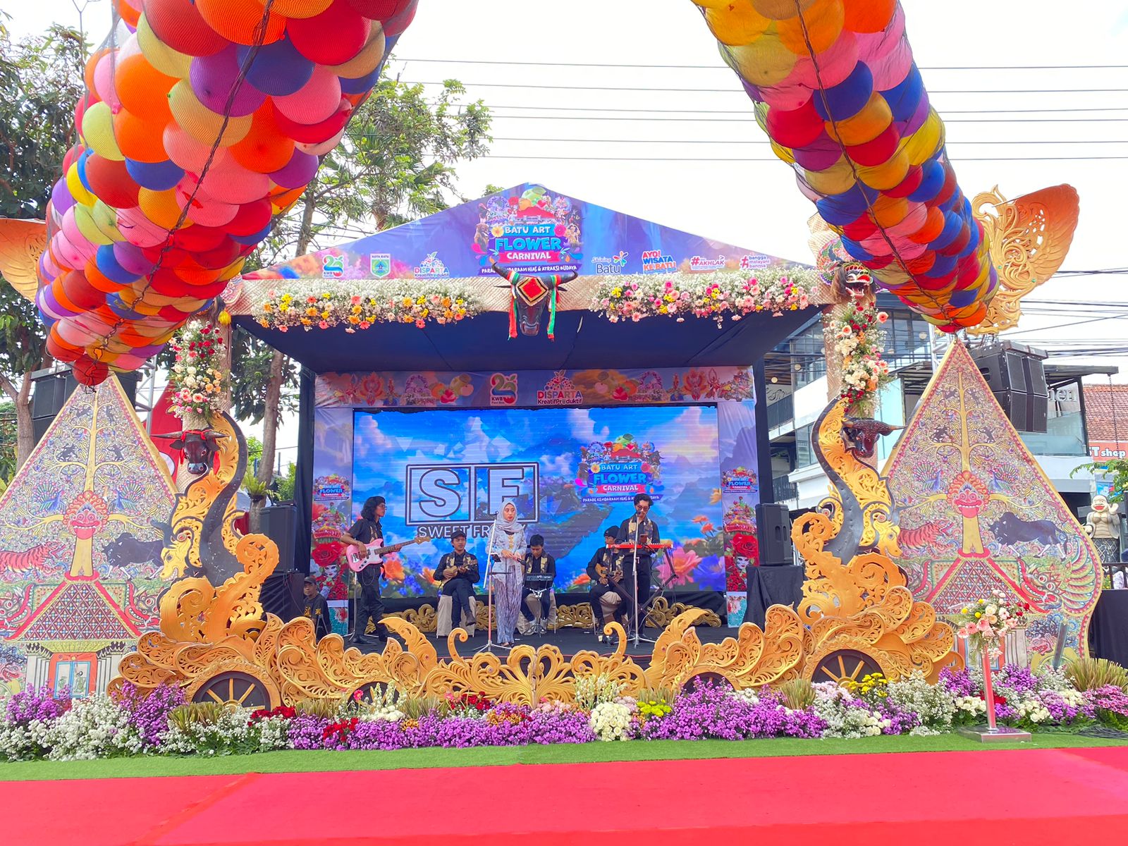 Batu Art Flower Carnival 2024 Meriah, Ada Peserta Tamu dari Semarang