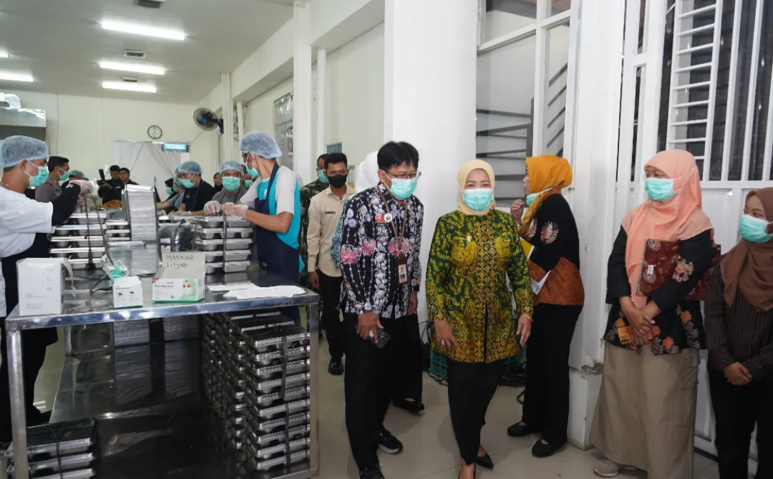 Wabup Malang Latifah Shohib Tinjau Dapur MBG di Pakisaji, Pastikan Kualitas dan Keamanan Makanan Anak Didik
