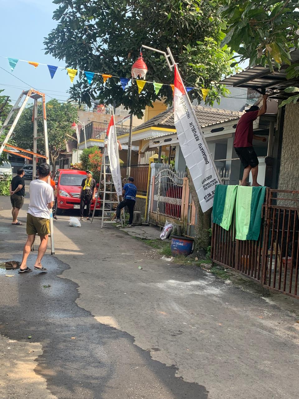 Warga RT 5 RW 7 Perum SPI Mulai Hias Kampung Sambut HUT ke-80 RI