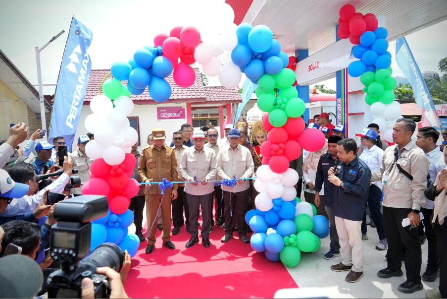 Menteri Koperasi Ferry Juliantono Resmikan SPBU Nelayan Berbasis Koperasi di Aceh Selatan