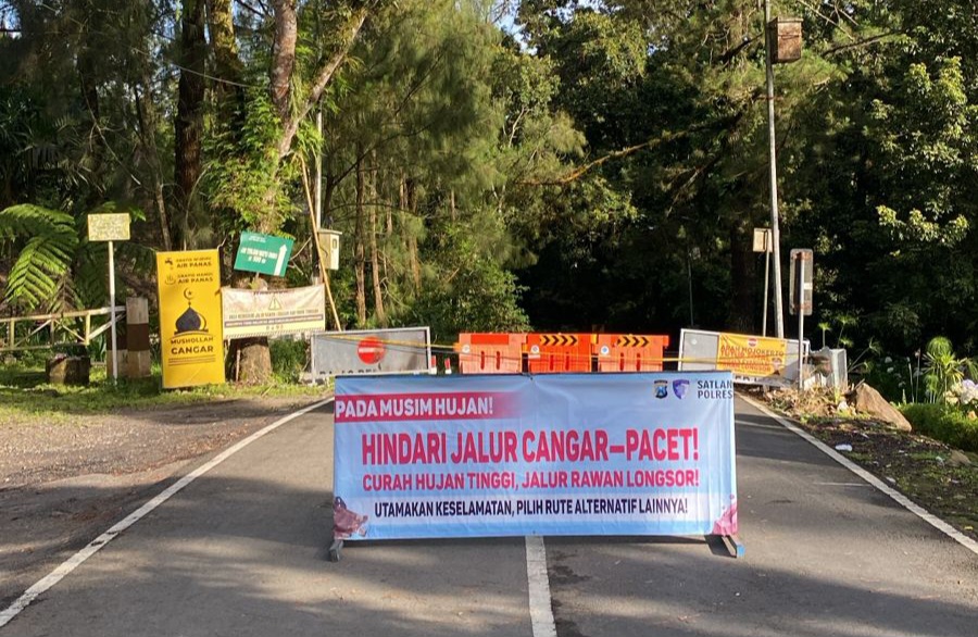 Sudah 8 Hari, Jalur Batu-Mojokerto lewat Cangar Masih Ditutup