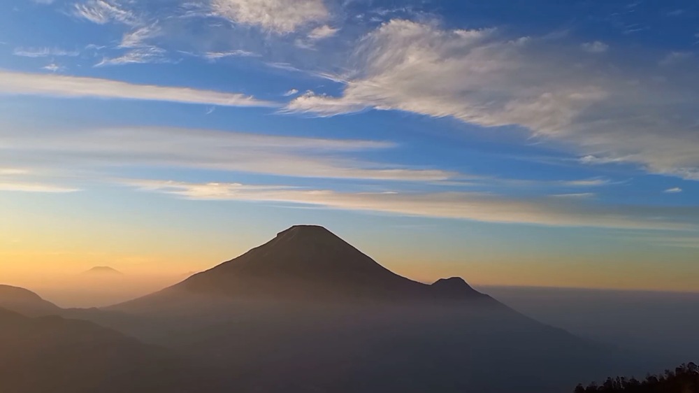 6 Tempat Wisata Dieng Terbaik yang Wajib Dikunjungi, Ada Bukit Sikunir hingga Candi Arjuna