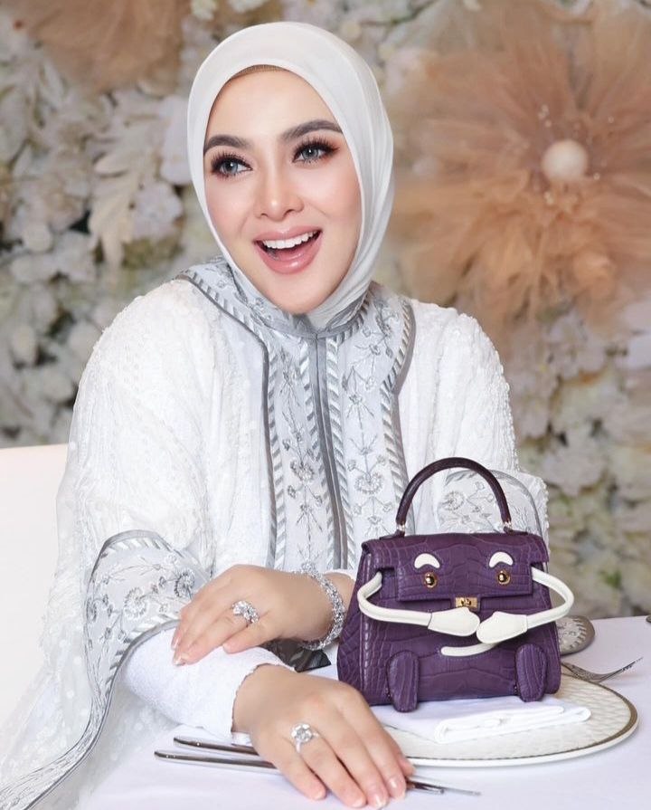 Ini Alasan Syahrini Bisa Melenggang  Cantik di Red Carpet Cannes Festival 