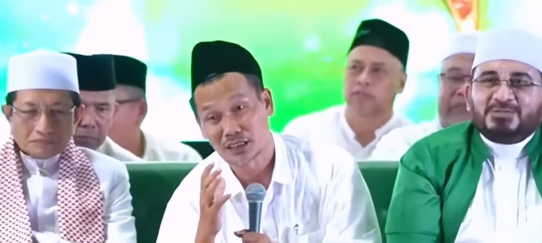 Gus Baha: Ilmu Tauhid Harus Didahulukan sebelum Wirid, Iman Perlu Logika