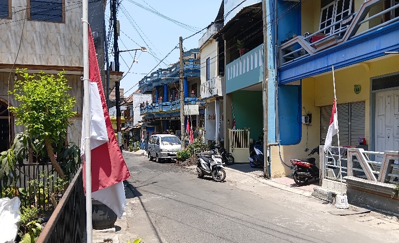 Bendera Setengah Tiang Berkibar di RT 08 Sisir Batu, Warga Ingin Generasi Paham Sejarah