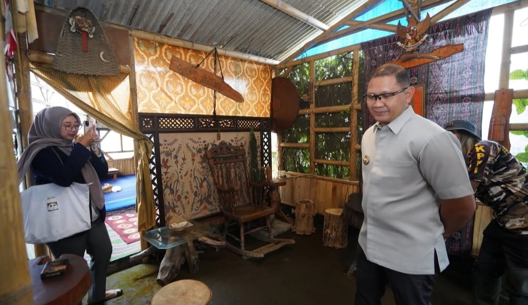 Bikin Kerajinan dari Limbah Kayu Apel, Rumah Kerajinan Danny Dapat Apresiasi