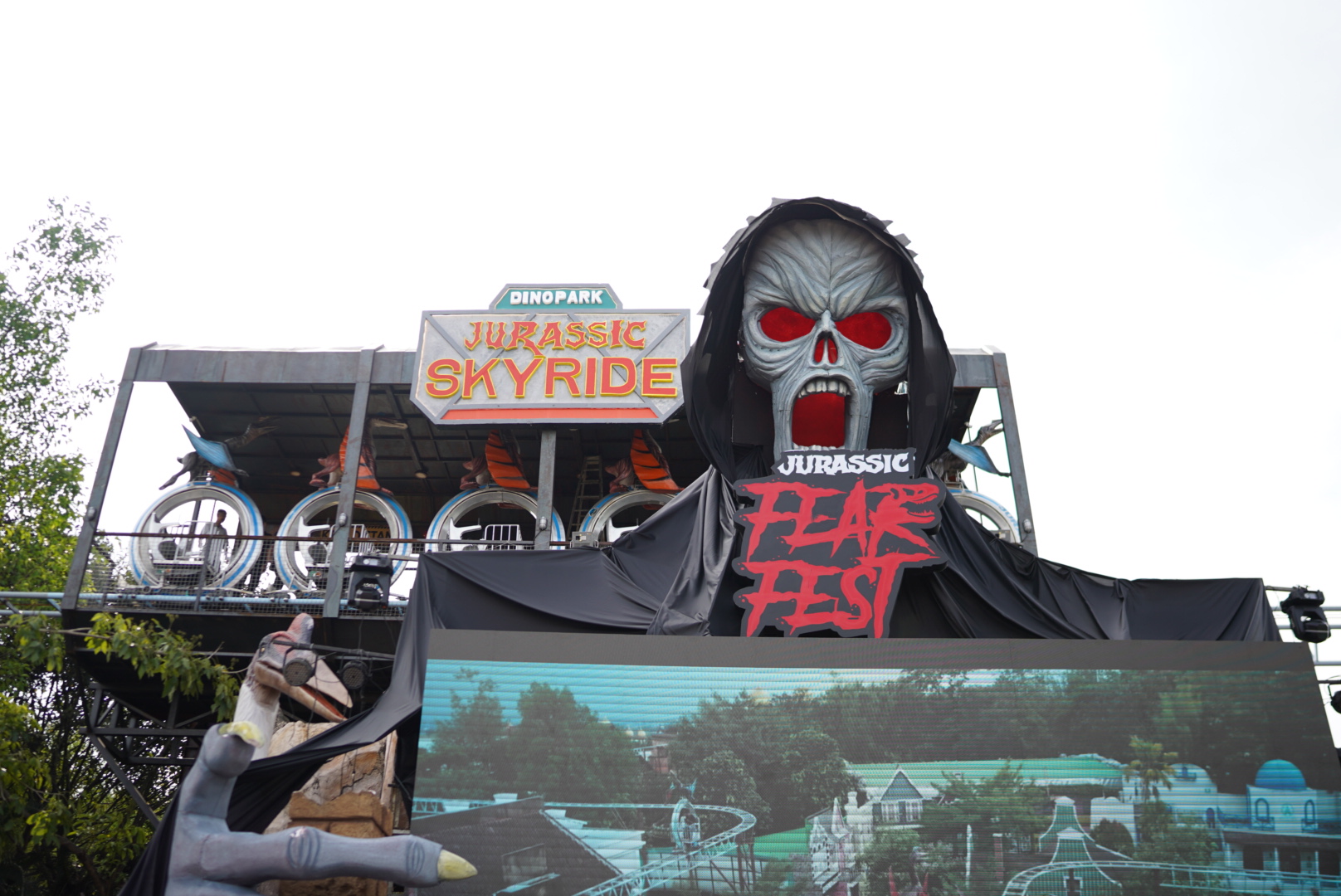 Jurassic Sky Ride, Wahana Baru Jatim Park 3: Gowes Udara di Atas Rimba Dino Park, Sepanjang 350 Meter 