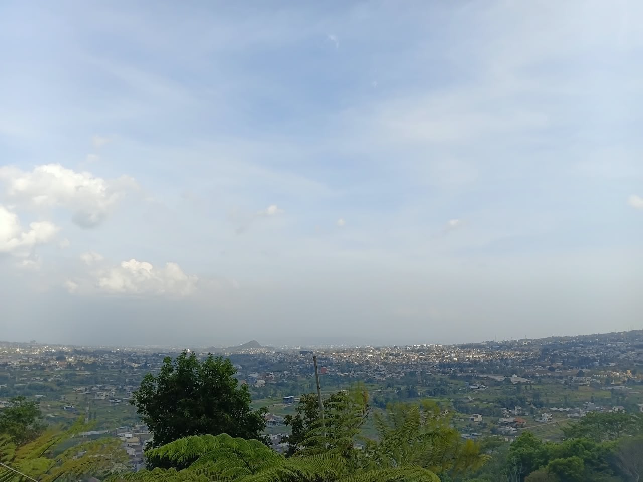 Cuaca Kota Batu 16 Oktober 2026: Cerah hingga Berawan, Suhu 17–29°C, Angin Sedang
