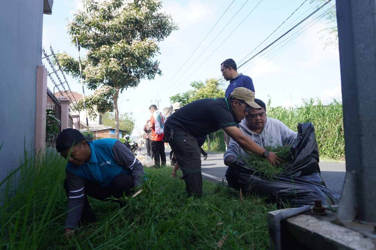 Warga Kota Batu Ikut Serta Aksi Global World Cleanup Day 2025