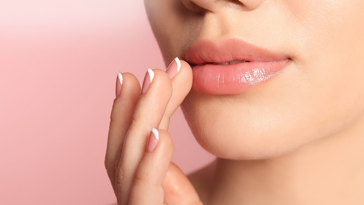 9 Rahasia Bibir Lembap dan Sehat Sepanjang Hari: Nggak Cuma Lip Balm, Ini Kuncinya!