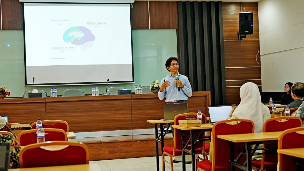 Dosen dan Tendik UM Dilatih Penataan Ruang Belajar bagi Mahasiswa Berkebutuhan Khusus