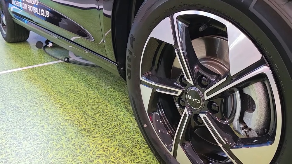 BYD M6 EV CKD Bukan Cuma Andalkan Tenaga, Kabinnya Punya Banyak Fitur