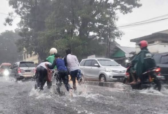 Diguyur Hujan Deras, Beberapa Titik di Kota Malang Kembali Terendam Banjir