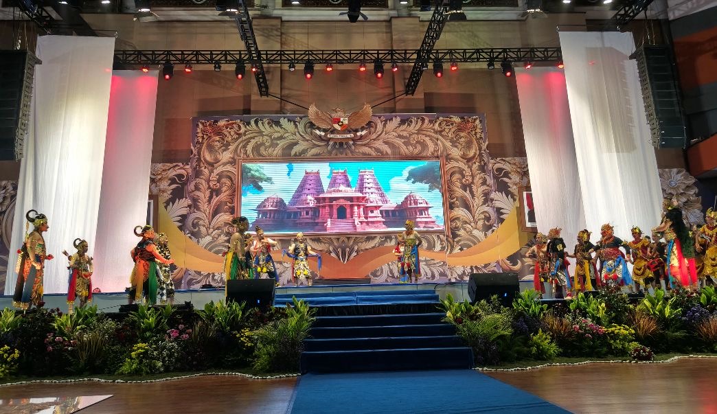 Seru! Sendratari “Mahabharata” Dies Natalis ke-71 UM , Lintas-Unsur Kampus termasuk Rektor Ikut Main
