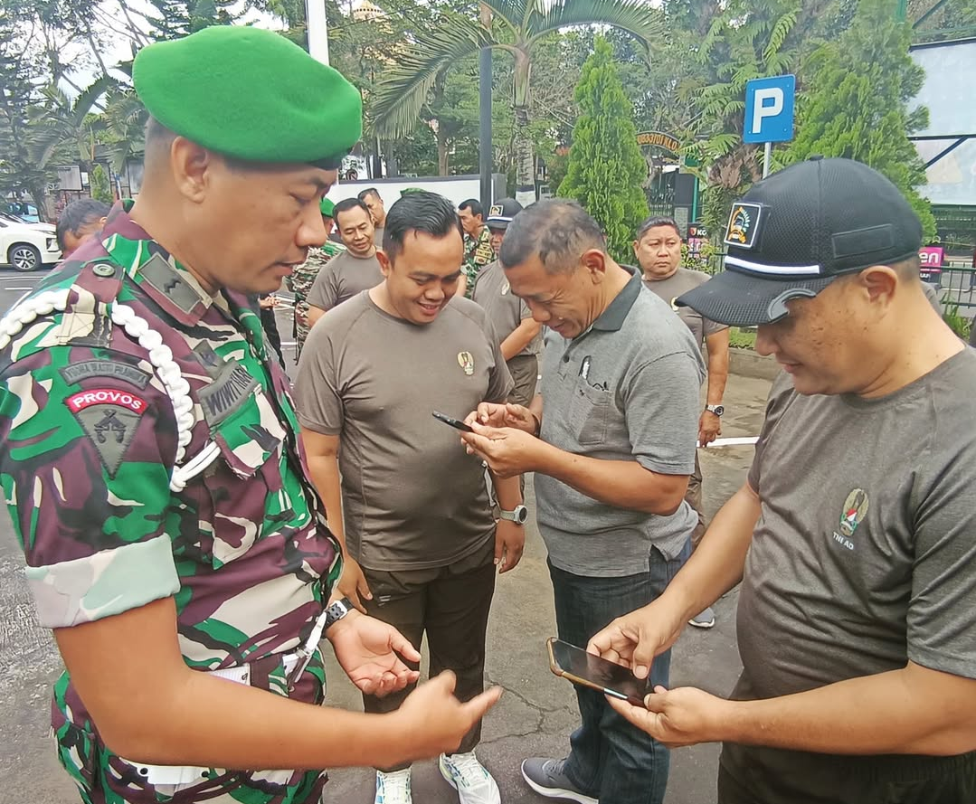 Antisipasi Judi Online, Pasi Intel Kodim 0833/Kota Malang Sidak Handphone Anggota