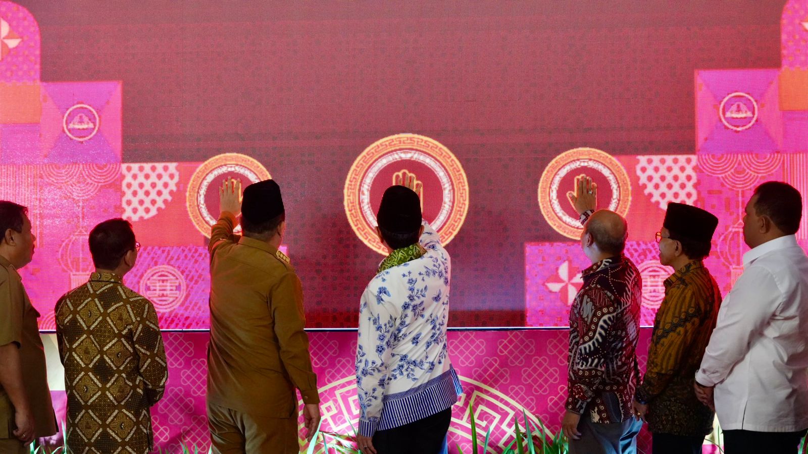  Menag Resmikan Sekolah Tinggi Agama Khonghucu Negeri Pertama di Indonesia      