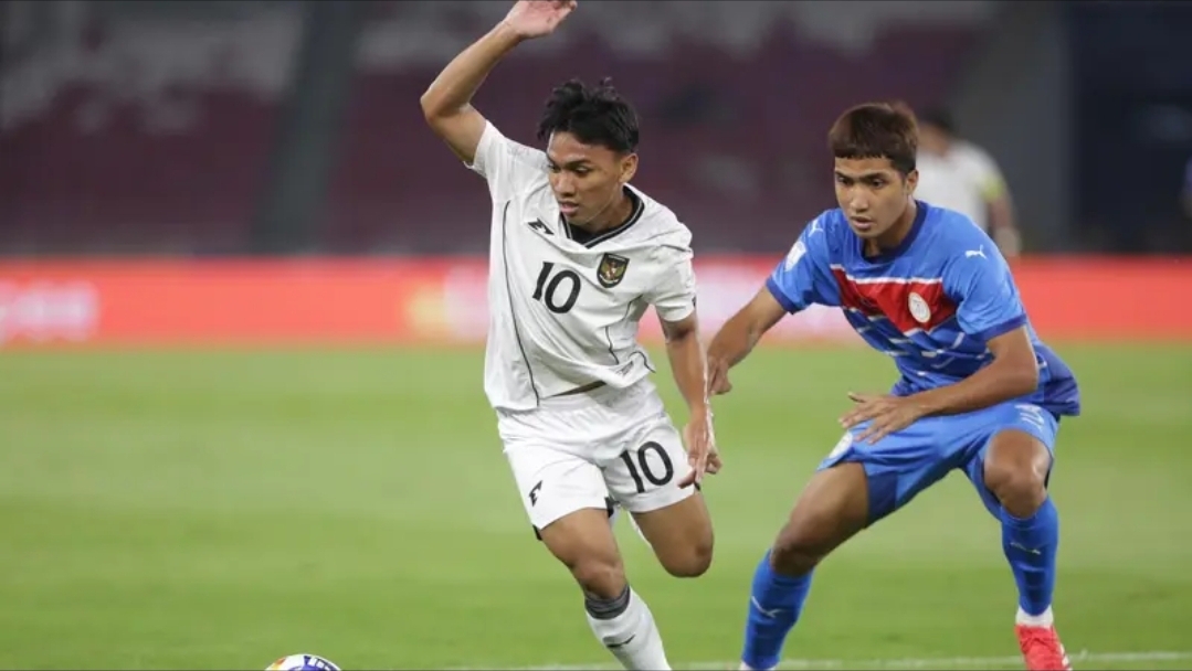 Gelandang Arema Arkhan Fikri Tuai Pujian Gerald Vanenburg: Dia Luar Biasa