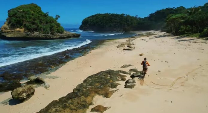 Mengintip Fasilitas Pantai Jonggring Saloka Malang, Surga Tersembunyi dengan Nuansa Alami