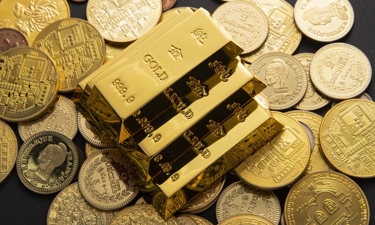 Harga Emas Diprediksi Naik 15% pada 2026, Perak Tembus 30%