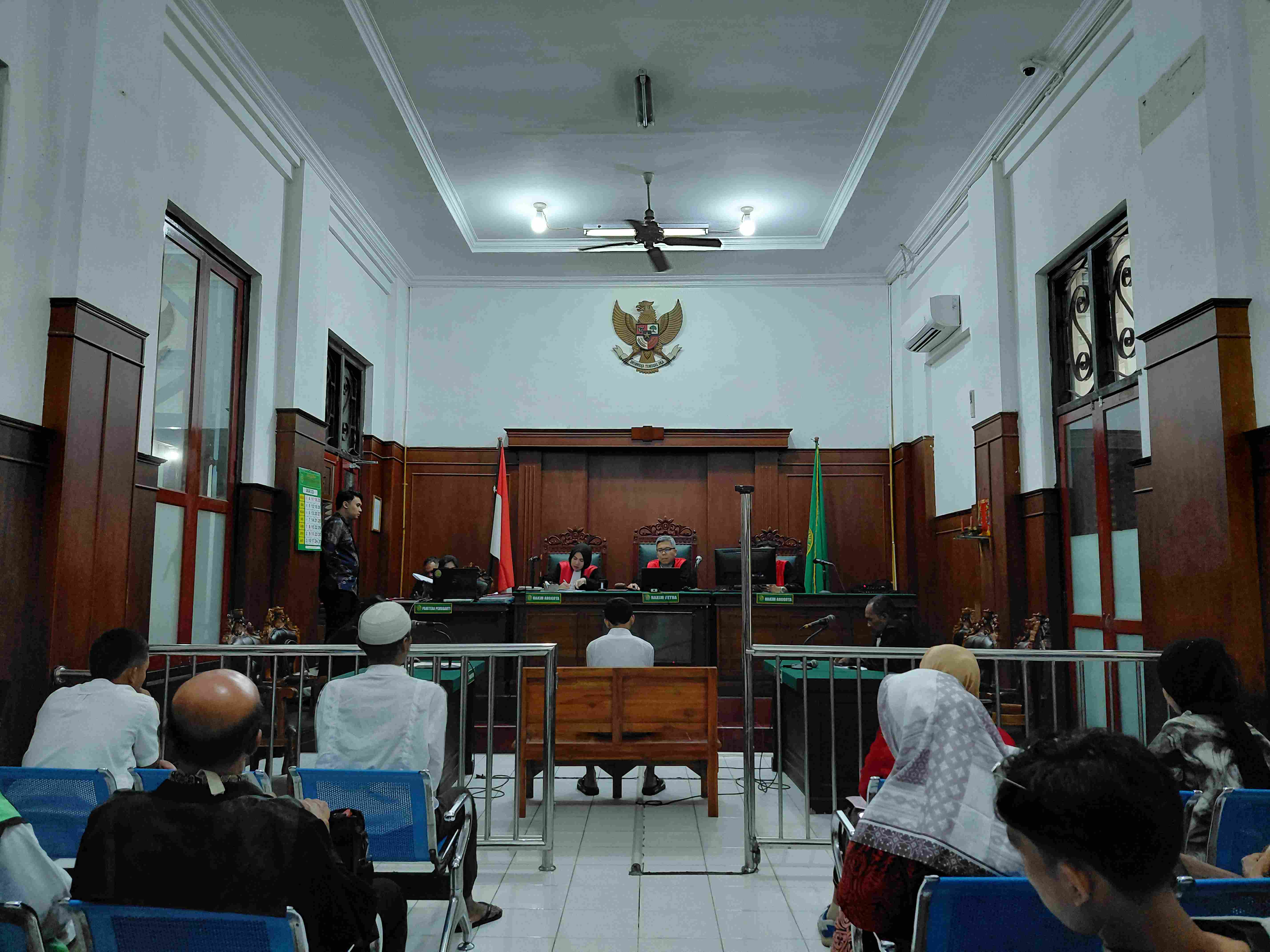 Dua Terdakwa Pembakaran Grahadi dan Pos Polisi Divonis 5 Tahun dan 6 Bulan