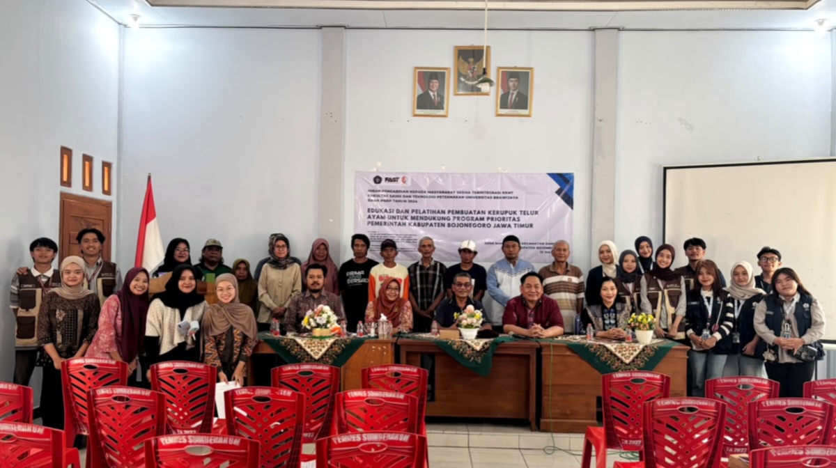 FAST UB Latih Warga Bojonegoro Olah Telur Jadi Kerupuk, Dukung Program Gayatri