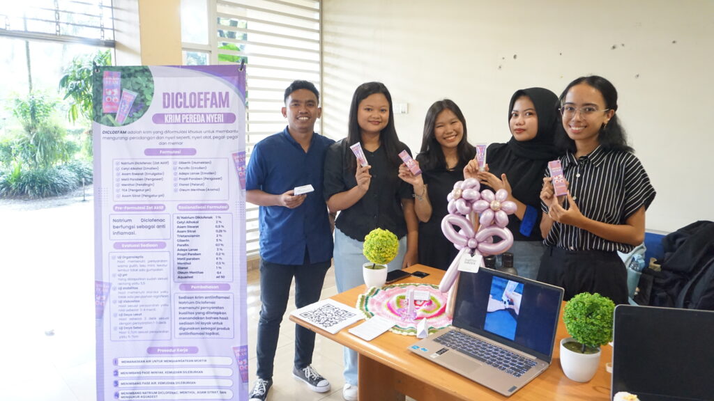 Vaksin Hepatitis C hingga Serum Jerawat, Mahasiswa Farmasi Ma Chung Gelar Pameran Inovatif