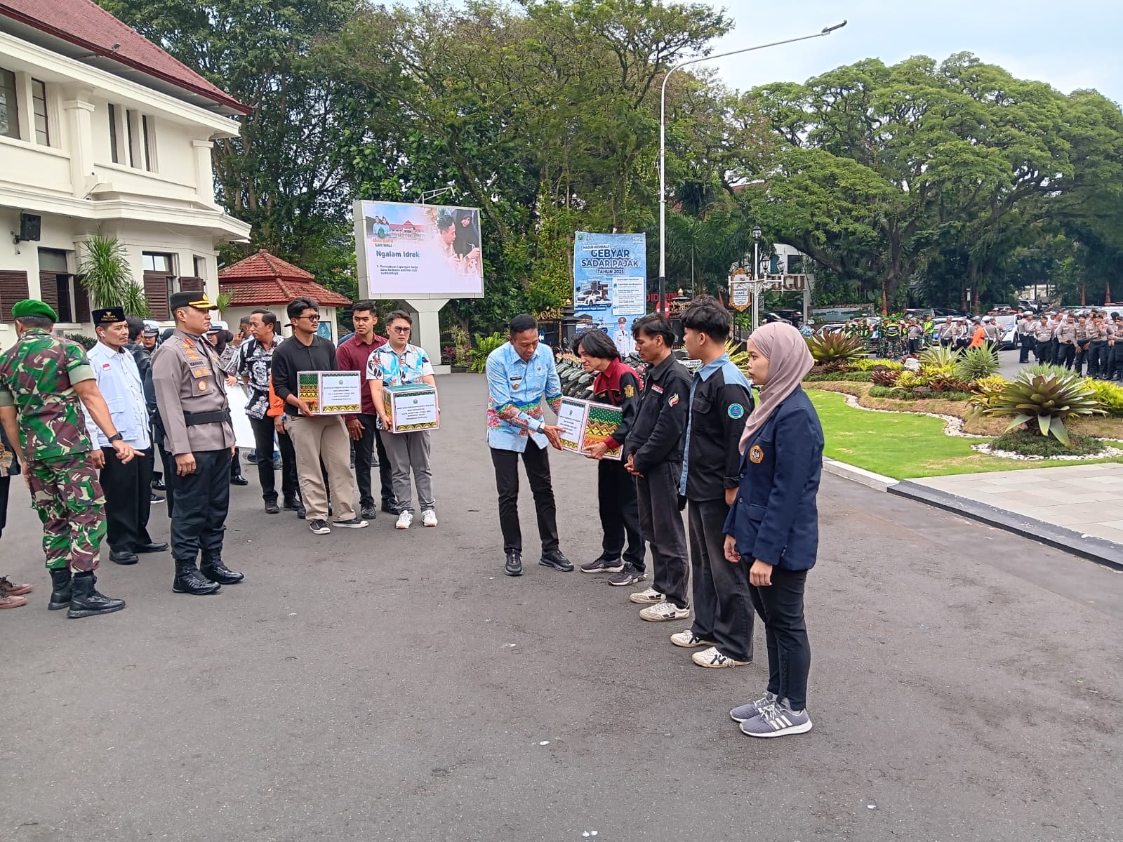 Wali Kota Malang Tegaskan Kesiapsiagaan Nataru dan Salurkan Bantuan untuk 122 Mahasiswa Terdampak Bencana