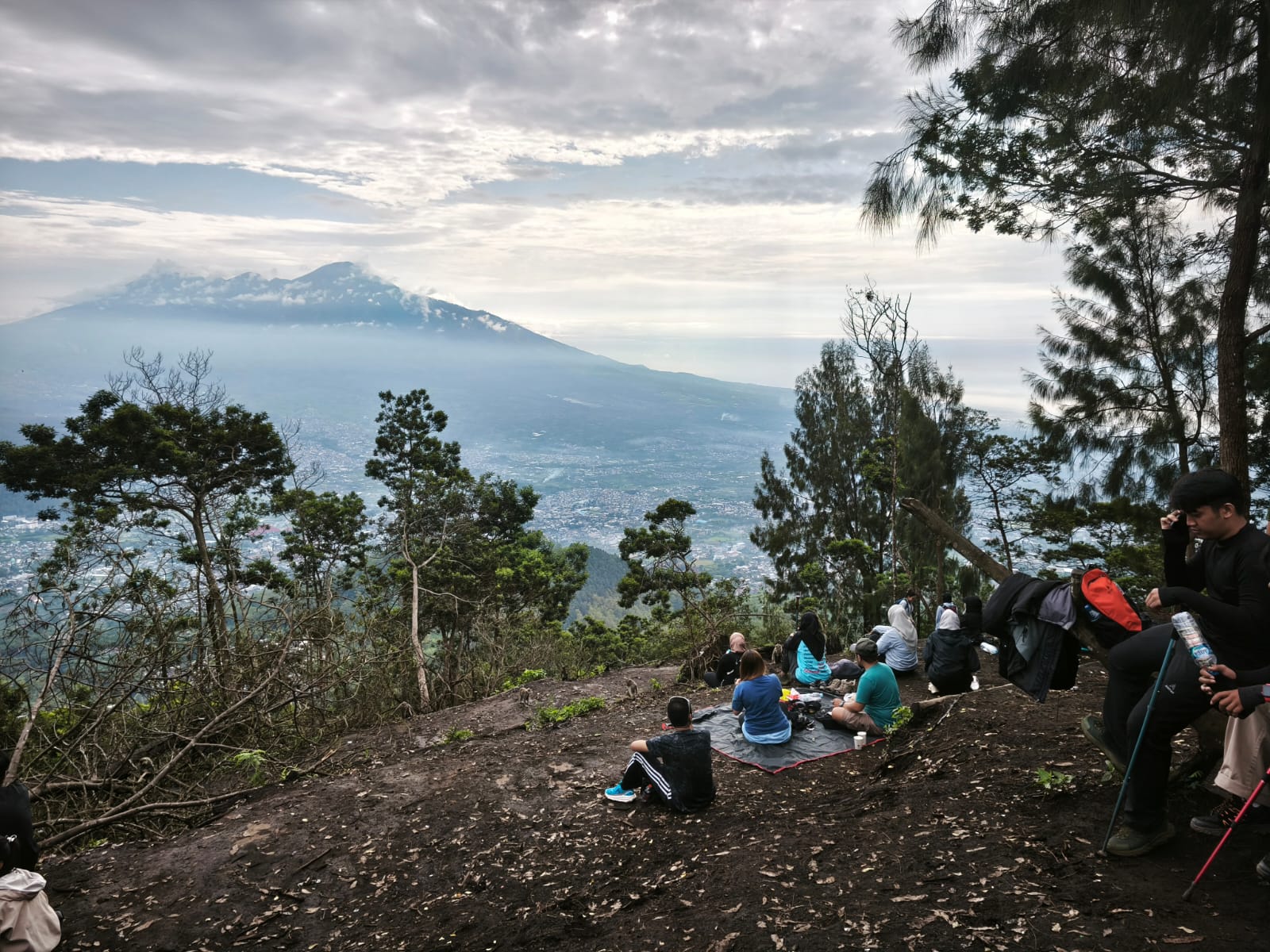 Trek Landai, Pemandangan Mantap, Gunung Bokong Cocok bagi Pendaki Pemula