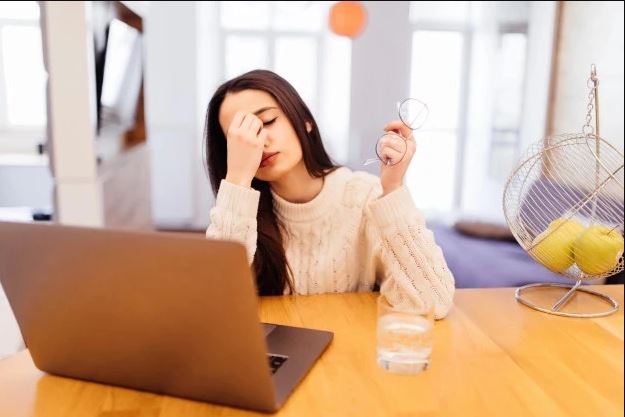 9 Tips Menjaga Mata Tetap Sehat di Era Layar Digital