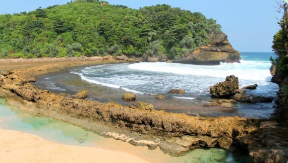 Ini Lima Hal yang Wajib Dihindari Saat Berlibur di Pantai Batu Bengkung Malang Selatan