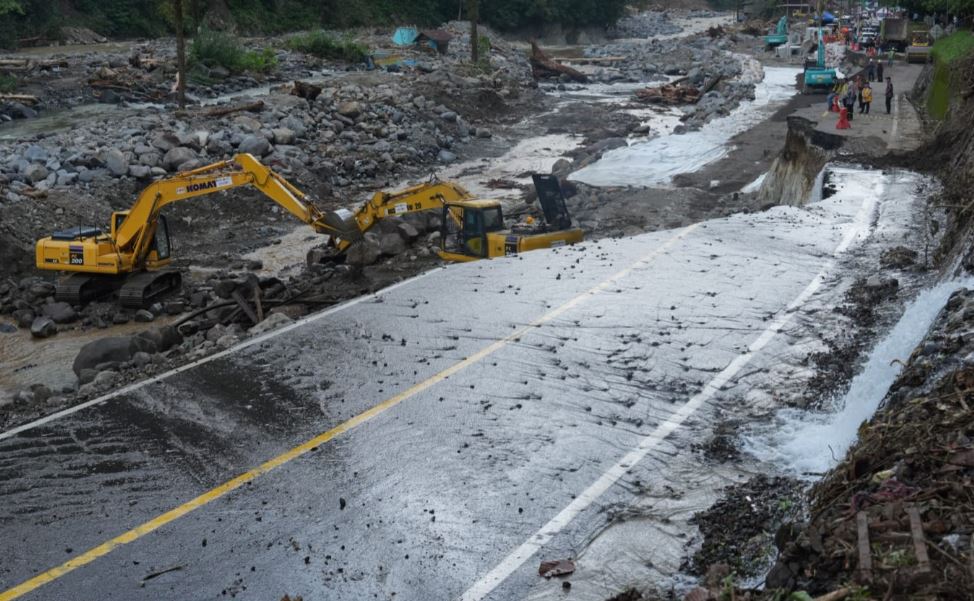 Kementerin PU Beber Kendala Perbaikan Jalan Nasional Padang-Bukittinggi yang Hancur Akibat Banjir