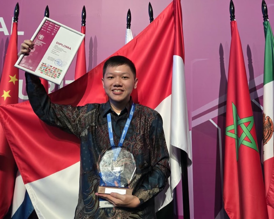 Mahasiswa UB Charles Leonard Moniaga Raih Emas Skor Sempurna 100 di Olimpiade Internasional Rusia