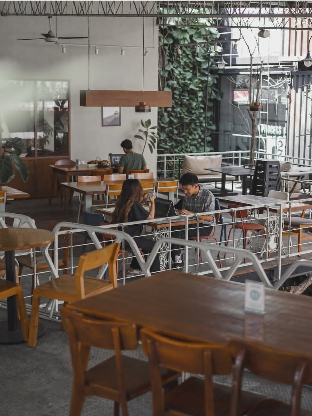 Nugas Sambil Ngopi? Ini Dia 9 Rekomendasi Tempat Ngopi yang Cocok Buat Nugas!