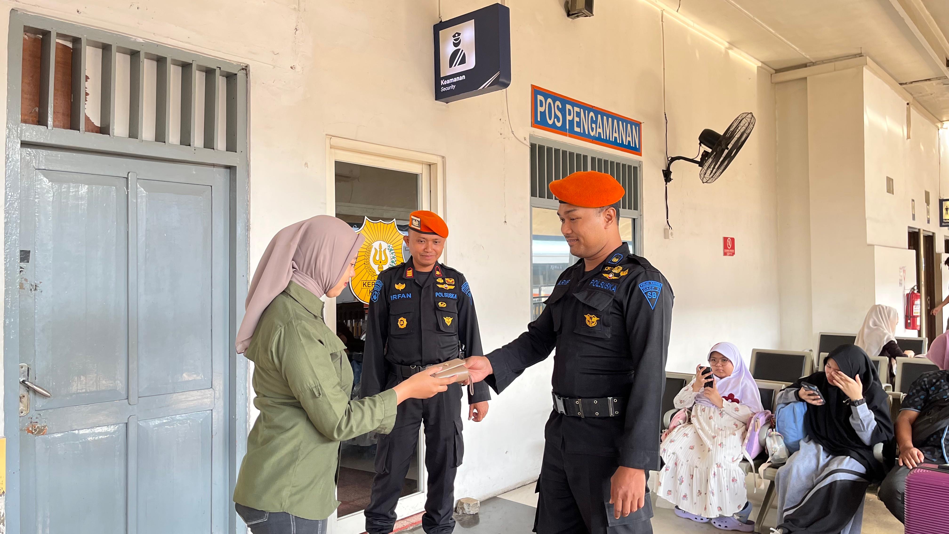 Selama Semester I 2025, KAI Daop 8 Surabaya Selamatkan 95 Barang Penumpang yang Tertinggal di Stasiun Malang