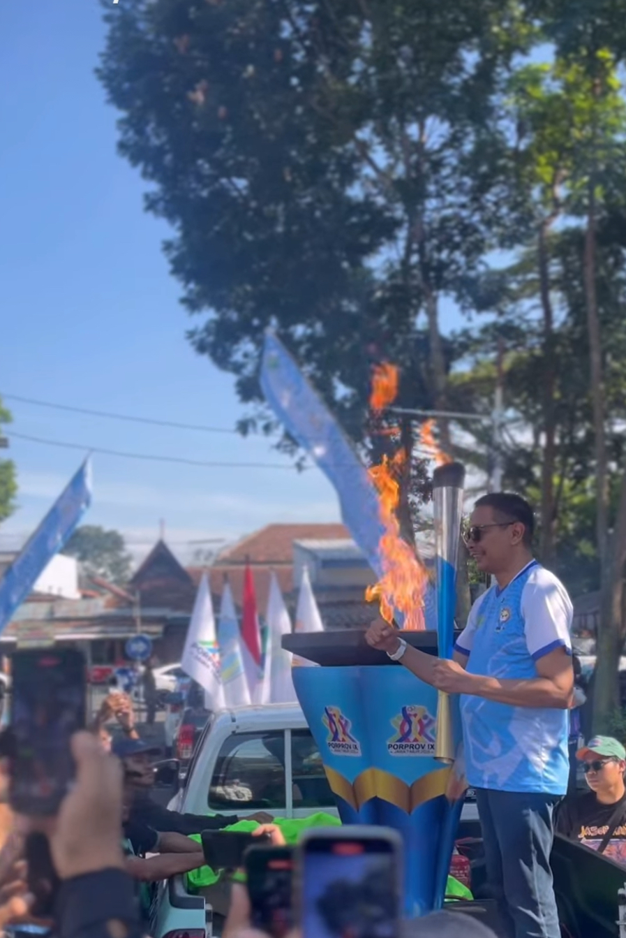 Wali Kota Malang Sambut Obor Porprov IX Jatim 2025, Serukan Semangat Sportivitas dan Kolaborasi Malang Raya