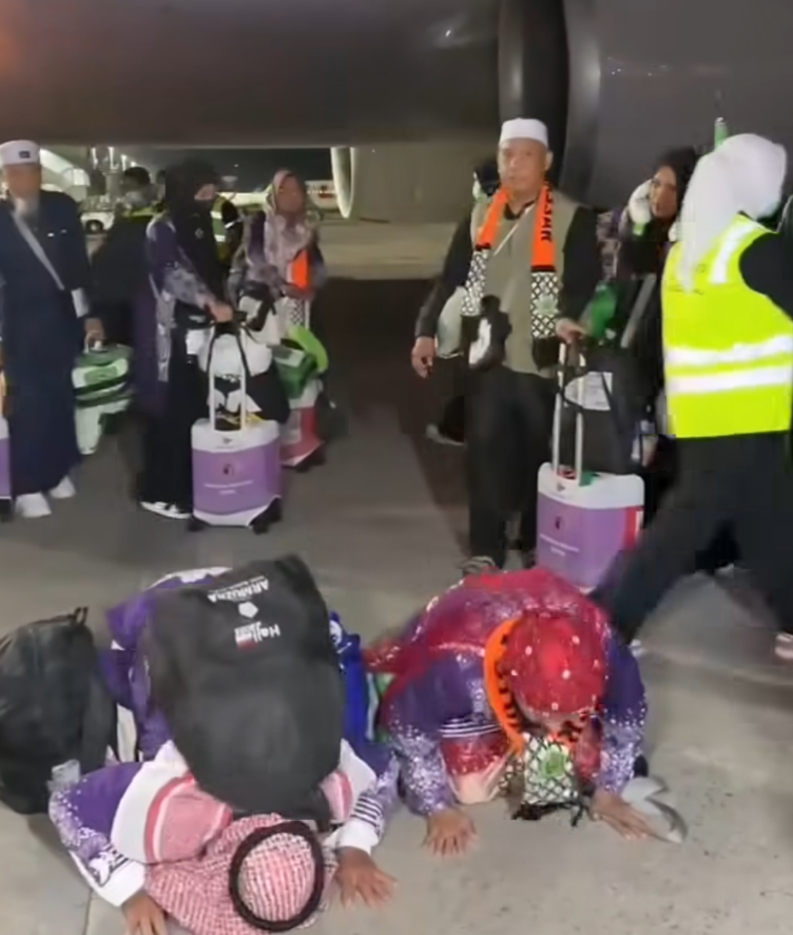 Tiga Kloter Perdana Jemaah Haji Jatim Tiba di Tanah Air, Proses Debarkasi Dimulai di Juanda