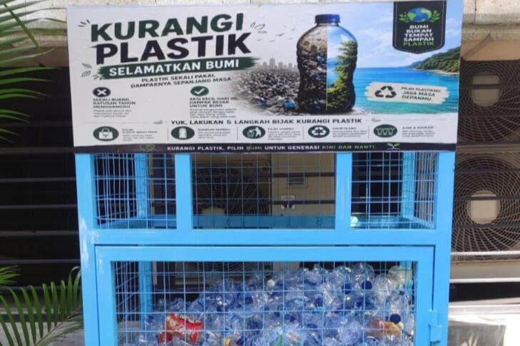FEB UB Tingkatkan Kepedulian Lingkungan melalui Pemilahan Sampah Botol Bekas