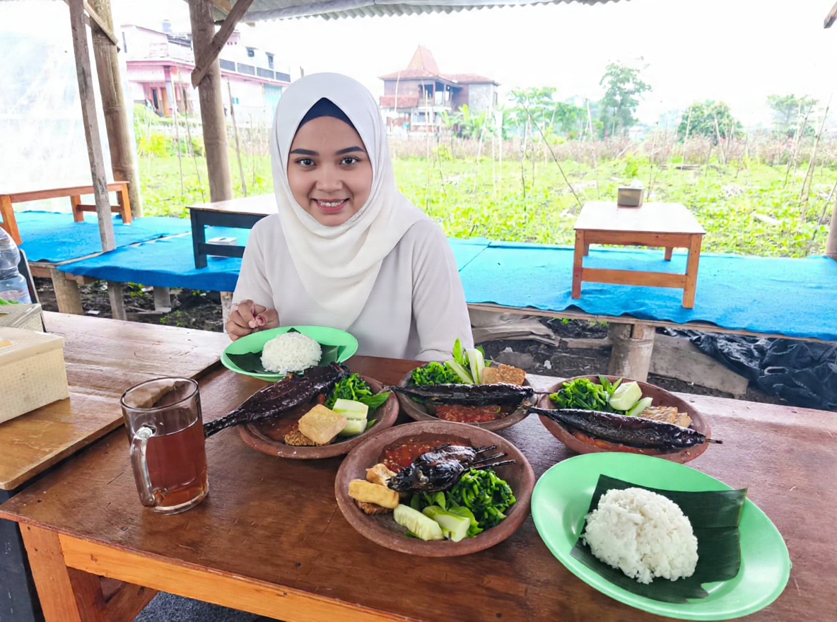 ‎Nikmati Ikan Asap dan Sambal Terasi Segar di Lesti Kota Batu