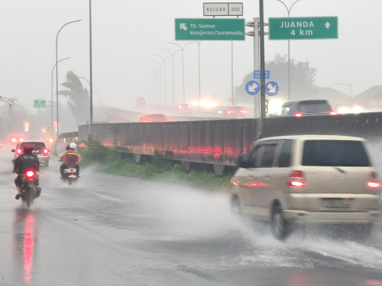 Dua Bibit Siklon Terdeteksi di Selatan Indonesia, Waspada Hujan dan Gelombang Tinggi di Perairan Selatan Jatim