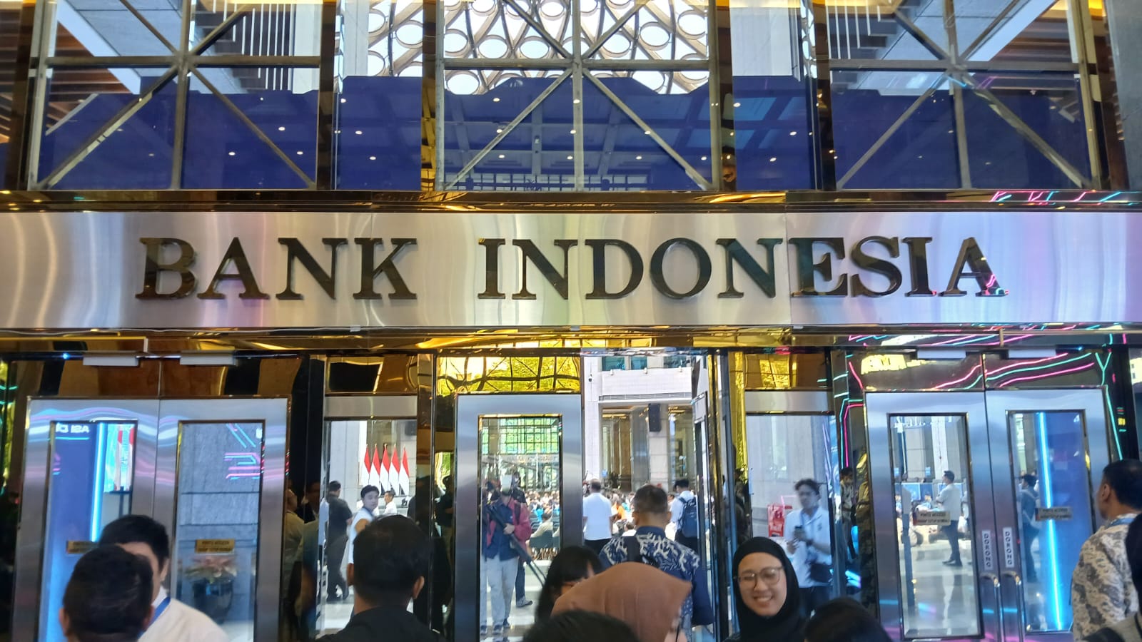 Berhari-hari Terpuruk, Rupiah Mulai Bangkit, Tekan Dolar AS ke Level Rp17.900 