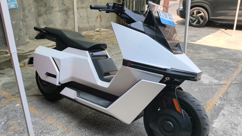 Motor Listrik Omo X Smart Meluncur di Indonesia, Usung Radar dan Suspensi Double Wishbone