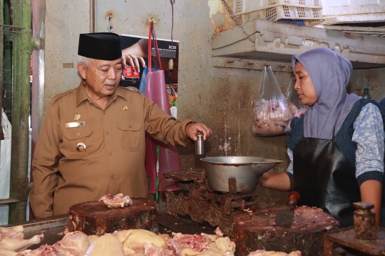 Bupati Malang Lakukan Sidak Pasar, Pastikan Stok Bahan Pokok Aman hingga Lebaran