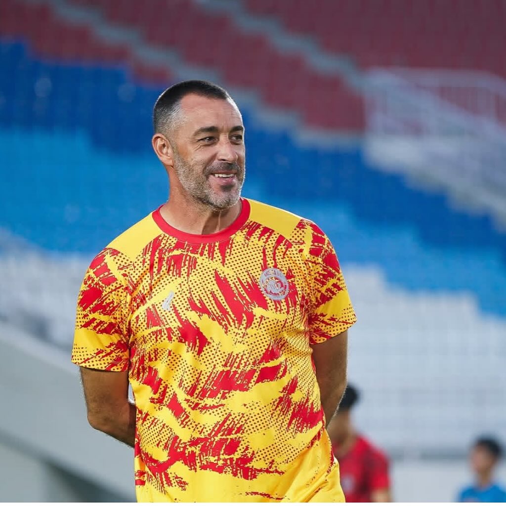 Pelatih Arema Sebut Laga Amal sebagai Bentuk Penghormatan bagi Korban Tragedi Kanjuruhan dan Keluarganya