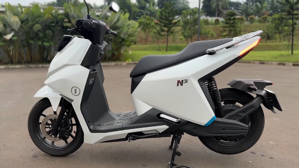 Polytron Fox-R vs ALVA N3, Mana Motor Listrik yang Lebih Cocok untuk Mobilitas Harian?