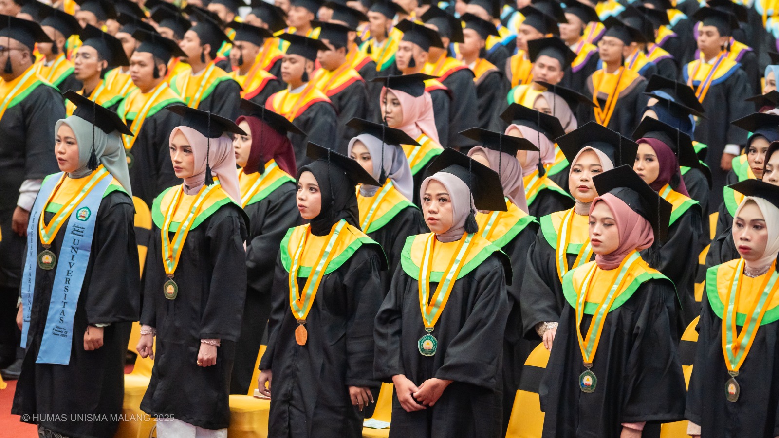 Wisuda ke-75 Unisma, Rektor Ajak Wisudawan Berpose dengan Gestur Unisma Terbang Melesat 