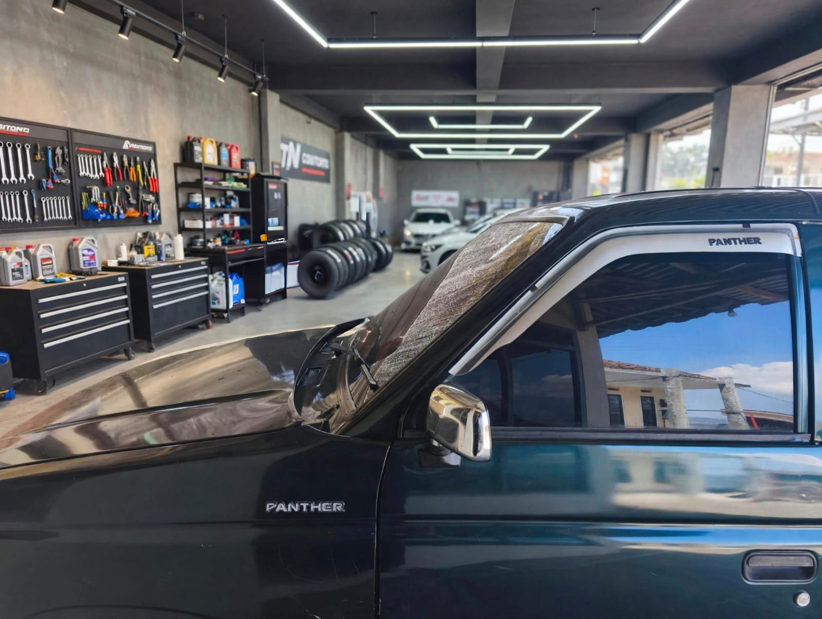 7 Tips Merawat Kaca Mobil agar Tetap Bening, Bebas Jamur dan Retak
