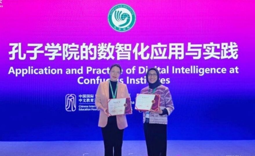 Pusat Bahasa Mandarin UM Sabet Dua Penghargaan Internasional di Beijing 